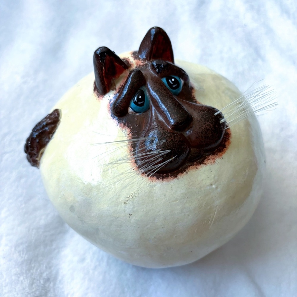 ✨VINTAGE CAT DECOR 1997 VICKI THOMAS ENESCO FUNNY BONE FAT SIAMESE CAT DECOR✨